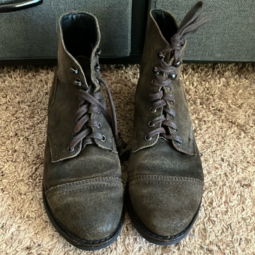 Thursday WOMEN’s Captain boot on Dark Olive (retired color) Sz 8